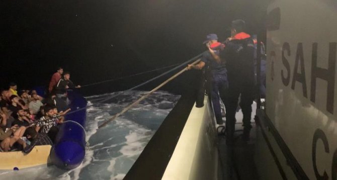 81 ildeki huzur operasyonunda bin 141 düzensiz göçmen yakalandı