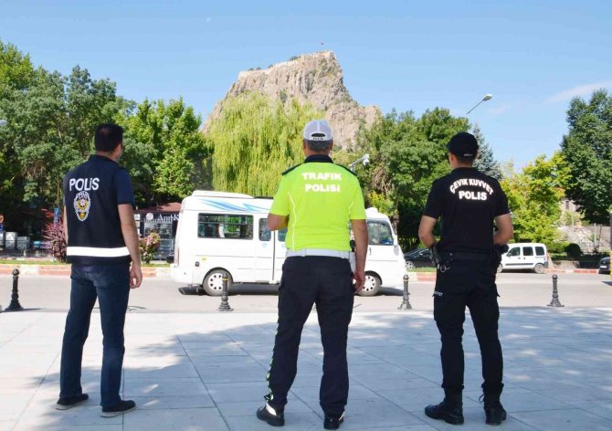 Afyonkarahisar’da düzensiz göçmenlere yönelik denetim