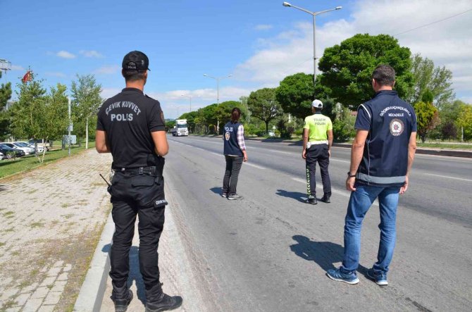 Afyonkarahisar’da düzensiz göçmenlere yönelik denetim
