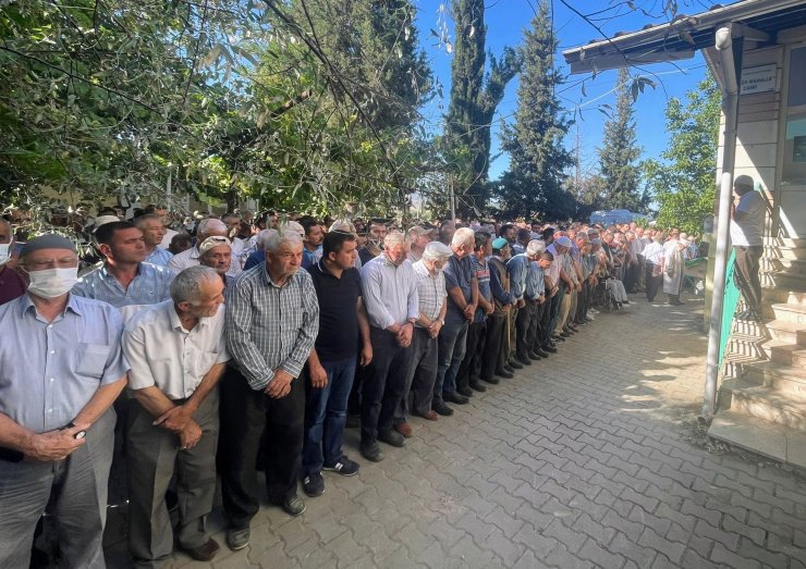 Arazi anlaşmazlığı nedeniyle öldürülen amca- yeğen toprağa verildi