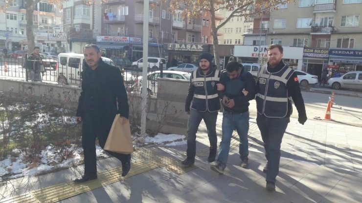 Aynı evde yaşadığı eski eşini öldüren sanığa, müebbet hapis