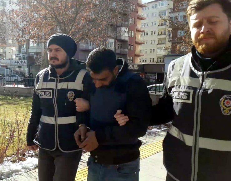 Aynı evde yaşadığı eski eşini öldüren sanığa, müebbet hapis