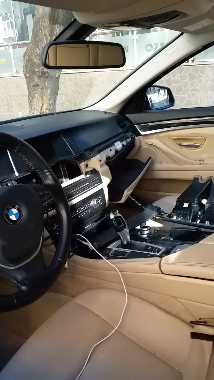 Bağcılar'da iki lüks otomobilden hayalet gösterge hırsızlığı kamerada