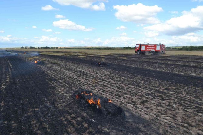 Balya makinesinden sıçrayan kıvılcım 100 dönüm anız ile saman balyalarını küle çevirdi, arılar da zarar gördü