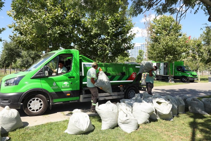 Bayram tatilinde  yeşil alanlarda 1200 ton çöp toplandı