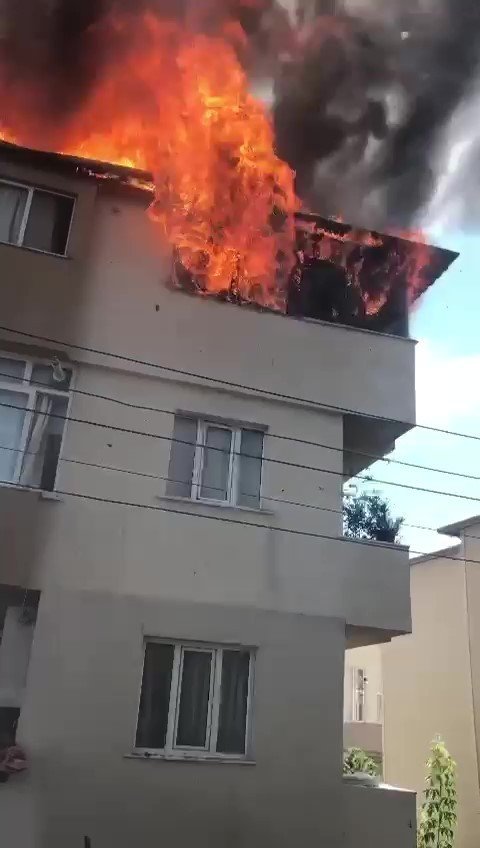 Binanın çatısında yangına sebebiyet veren işçi hakkında tahkikat başlatıldı