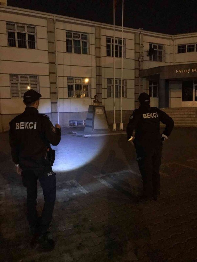 Çarşı mahalle bekçileri, aranan 62 şahsı ve 15 hırsızlık şüphelisini yakaladı