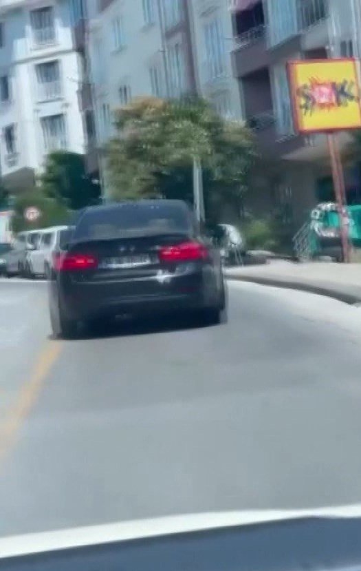 Çekmeköy'de trafikte drift yaptı; ehliyetine el konuldu