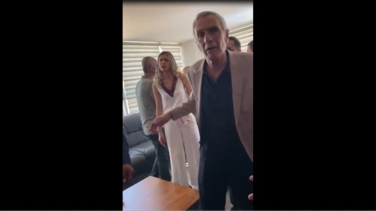 CHP İl Başkanlığı’na giden kayyum heyeti ile partililer arasında gerginlik