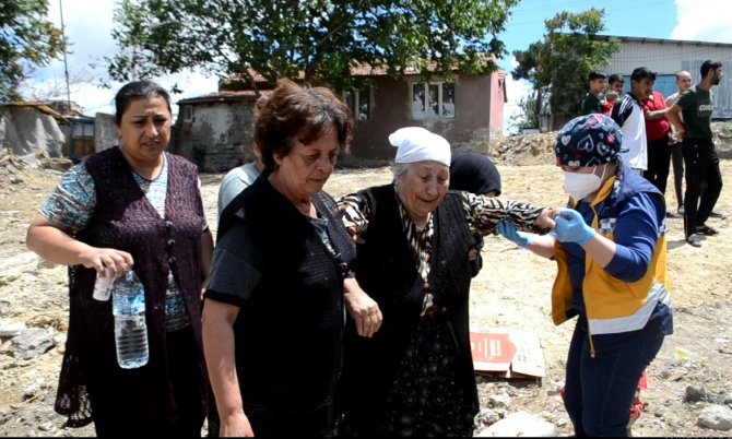 Çorlu’da acı olay: Yanan evlerine hüngür hüngür ağladılar