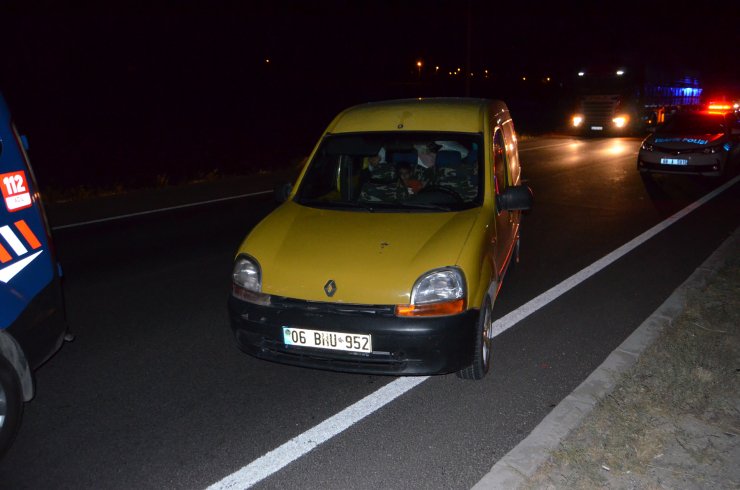 Hafif ticari aracın bagaj kapısı açılınca yola düşen bebeğin cenazesi teslim edildi