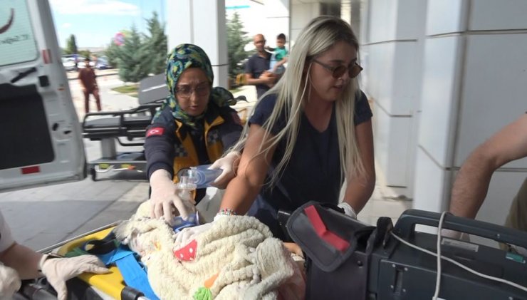 Kazada yaralı annesinin durumunu sorduğu Nisa bebek, defin için Mardin'e götürüldü