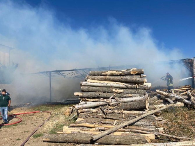 Kereste atölyesindeki yangın büyümeden söndürüldü