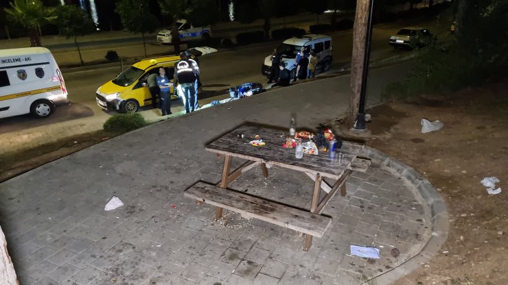 Laf atma kavgasında bıçaklanarak ağır yaralandı