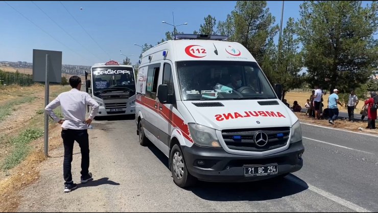 Minibüsün su deposunu açtı yüzü yandı