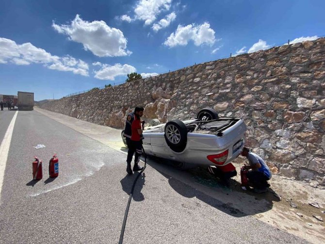 Otomobil takla attı: 3 yaralı