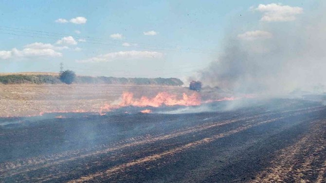Römorktaki balyalarda çıkan yangın 200 dönüm anız ile 20 dönüm buğdayı küle çevirdi