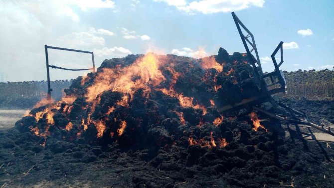 Römorktaki balyalarda çıkan yangın 200 dönüm anız ile 20 dönüm buğdayı küle çevirdi