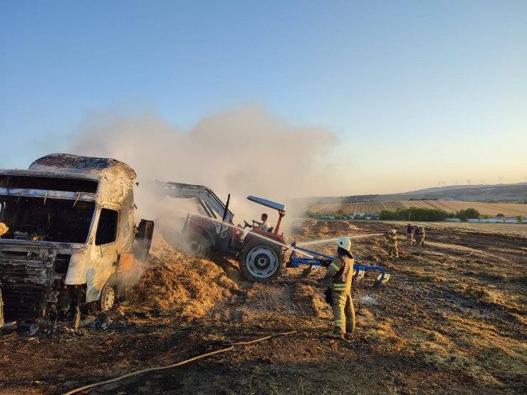 Saman yüklü kamyon alev alev yandı