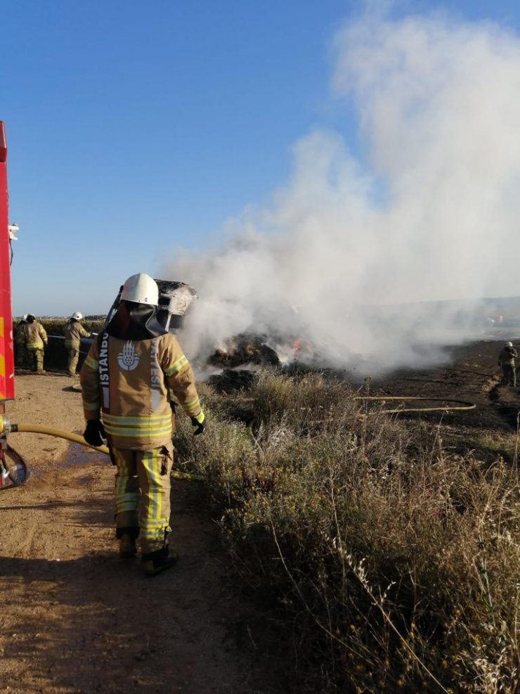 Saman yüklü kamyon alev alev yandı
