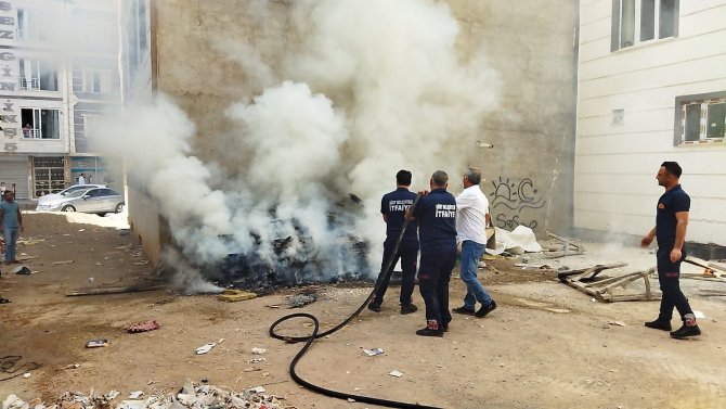 Siirt’te çocukların kibritle oyunu yangın çıkardı
