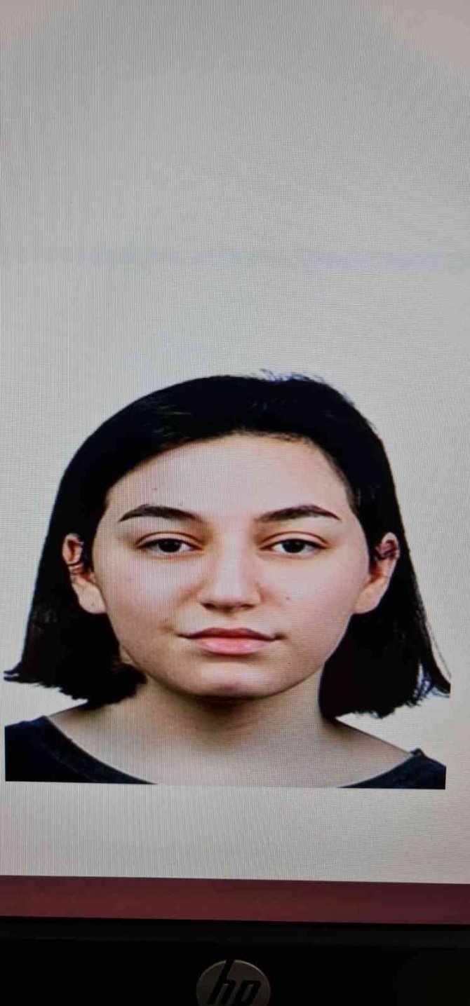 Tıra arkadan çarpan otomobil 2 genç kadına mezar oldu