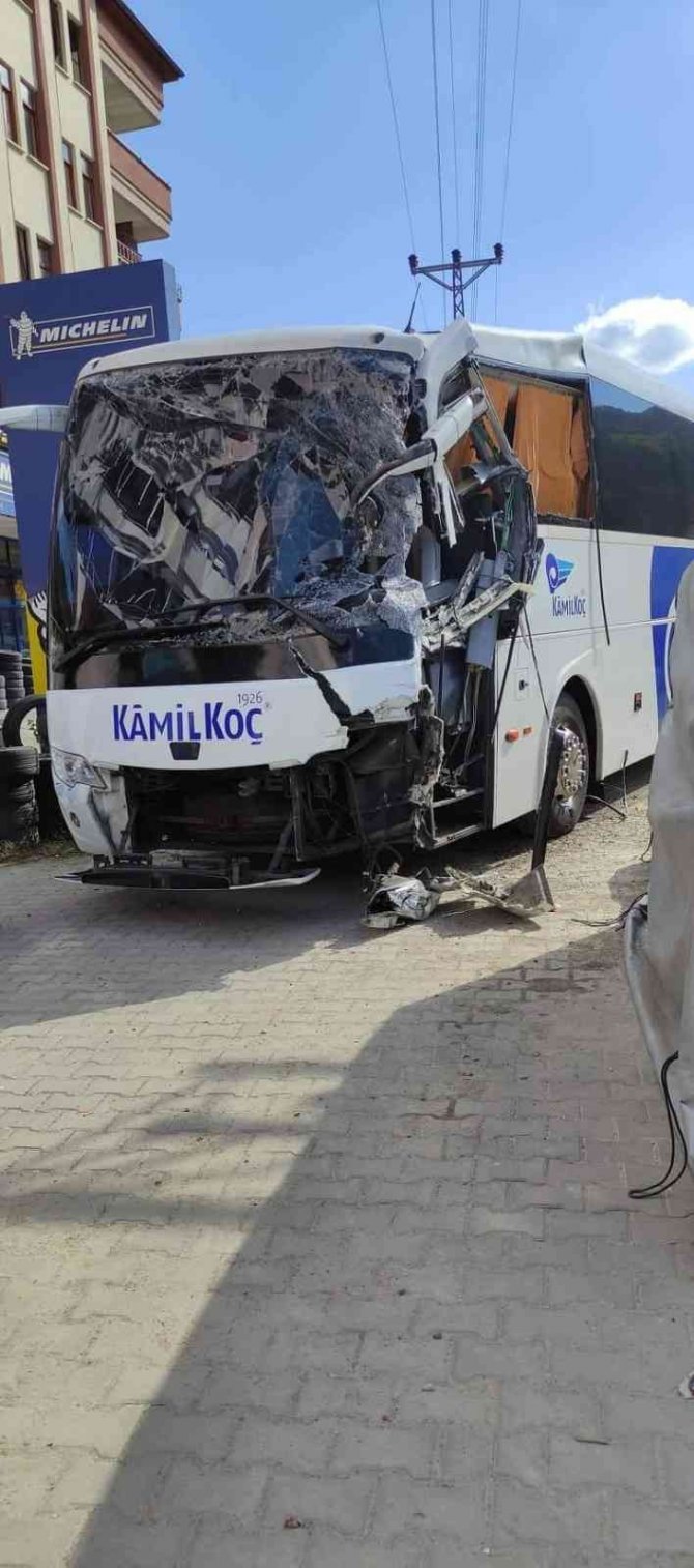 Trafik kazası: 3 yaralı