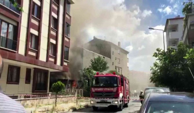 Trafo patladı, mahalle elektriksiz kaldı