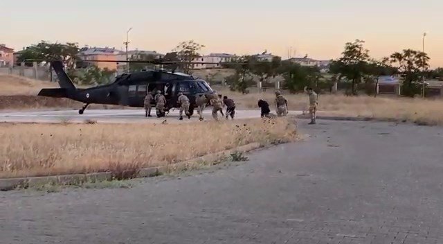 Yaylada rahatsızlan kadın yolda kalınca helikopter ile hastaneye kaldırıldı