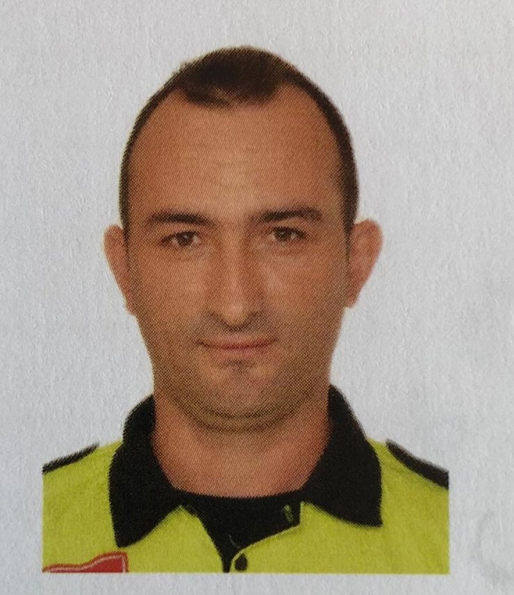 Yolun karşısına geçerken TIR'ın çarptığı polis memuru yaşamını yitirdi