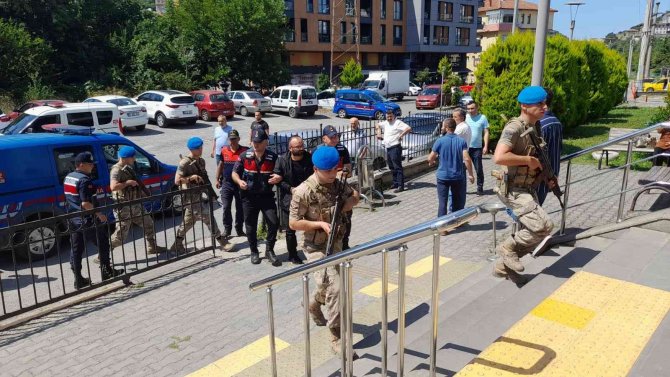 1 kişiyi öldürüp, 2 kişiyi yaralayan katil zanlısı adliyeye sevk edildi