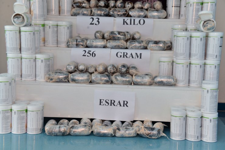 23 kilo esrarla yakalandı; 'Adana sıcağını merak edip, gezmeye geldim' dedi