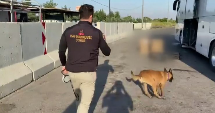 23 kilo esrarla yakalandı; 'Adana sıcağını merak edip, gezmeye geldim' dedi