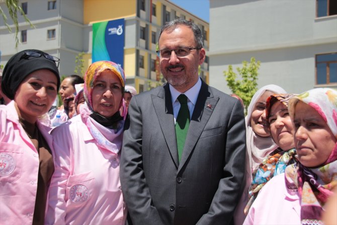 Bakan Kasapoğlu, Konya'da 5. İslami Dayanışma Oyunları etkinlik alanını gezdi