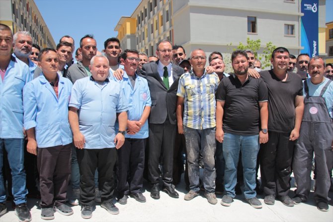 Bakan Kasapoğlu, Konya'da 5. İslami Dayanışma Oyunları etkinlik alanını gezdi