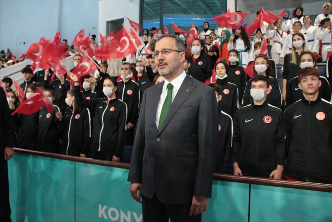 Bakan Kasapoğlu, Konya'da 5. İslami Dayanışma Oyunları etkinlik alanını gezdi