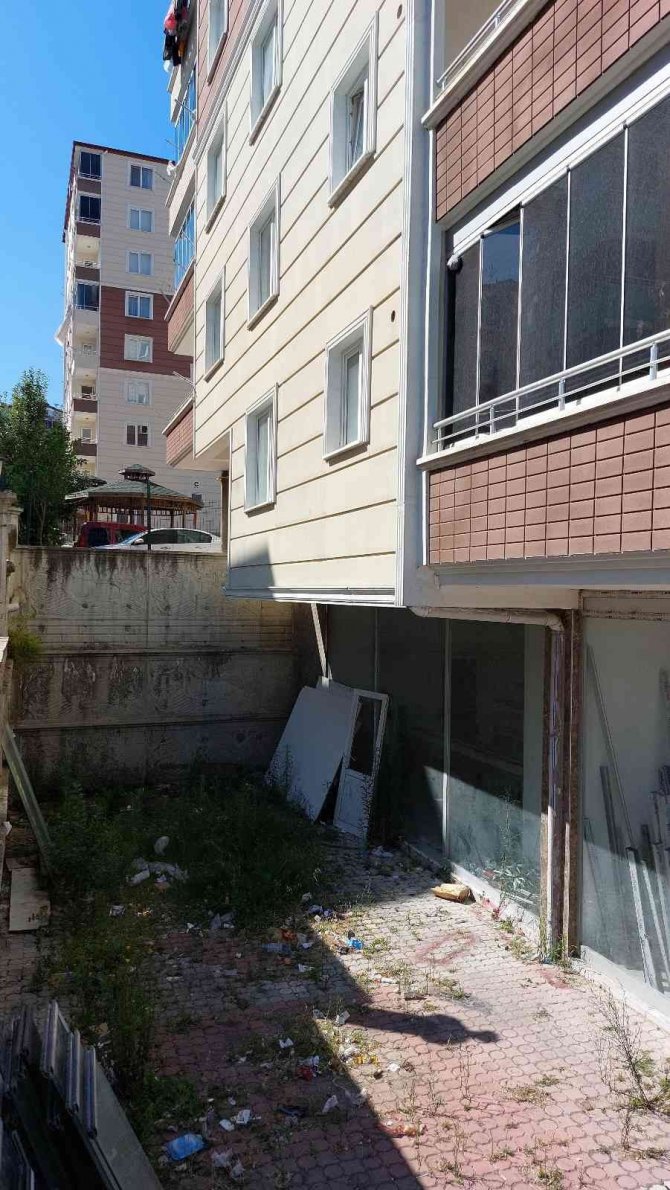 Anahtarı unuttuğu evine girmek için duvara tırmanan şahıs ölümden döndü