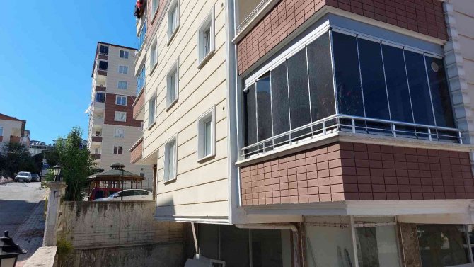 Anahtarı unuttuğu evine girmek için duvara tırmanan şahıs ölümden döndü