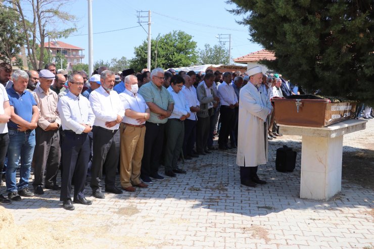 Arkadaşı ile sulama kanalında boğulan Hakkı, toprağa verildi