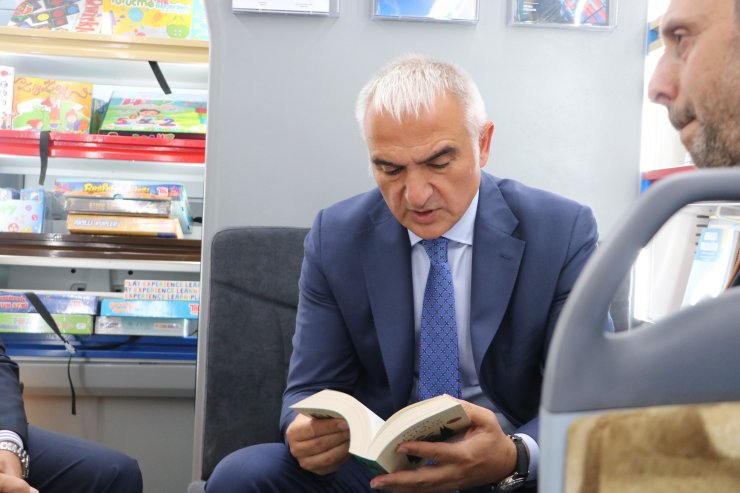 Bakan Ersoy: Hedefimiz gezici kütüphaneleri 81 ile yaymak