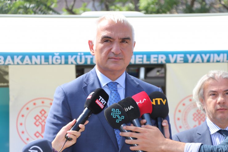 Bakan Ersoy: Hedefimiz gezici kütüphaneleri 81 ile yaymak