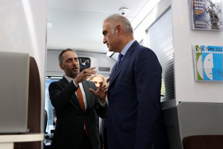 Bakan Ersoy: Hedefimiz gezici kütüphaneleri 81 ile yaymak