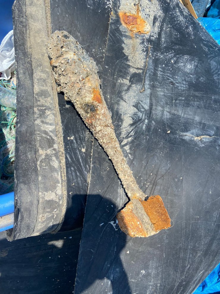 Balık tutanların ağına 'havan mermisi' takıldı