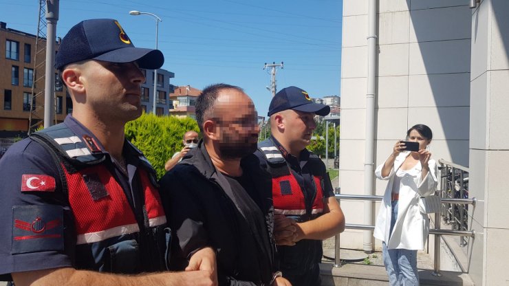 Balkondan ateş açıp, 1 kişiyi öldüren 2 kişiyi yaralayan şüpheli adliyede