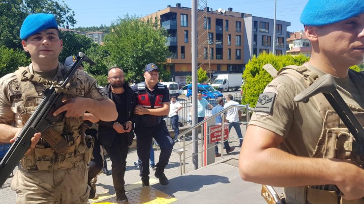 Balkondan ateş açıp, 1 kişiyi öldüren 2 kişiyi yaralayan şüpheli adliyede