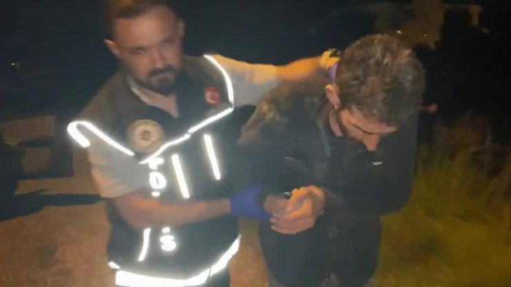 Çalıntı otomobildeki 2 şüpheli, 30 kilometrelik takiple yakalandı