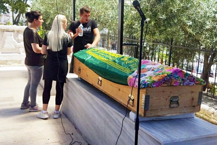 Denizden dönerken kazada ölen Alev Naz, toprağa verildi