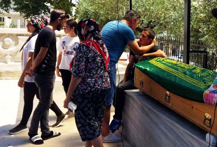 Denizden dönerken kazada ölen Alev Naz, toprağa verildi