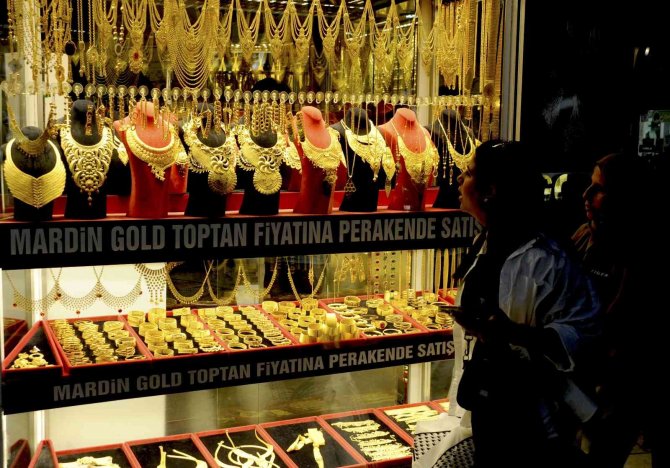 Düğün sezonu başladı, çeyrek gramlara ilgi yükseldi