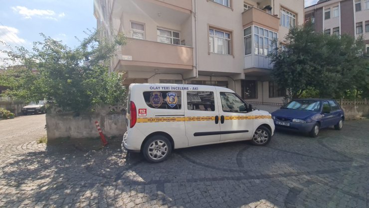 Eşini bıçaklayarak öldürüp polise teslim oldu